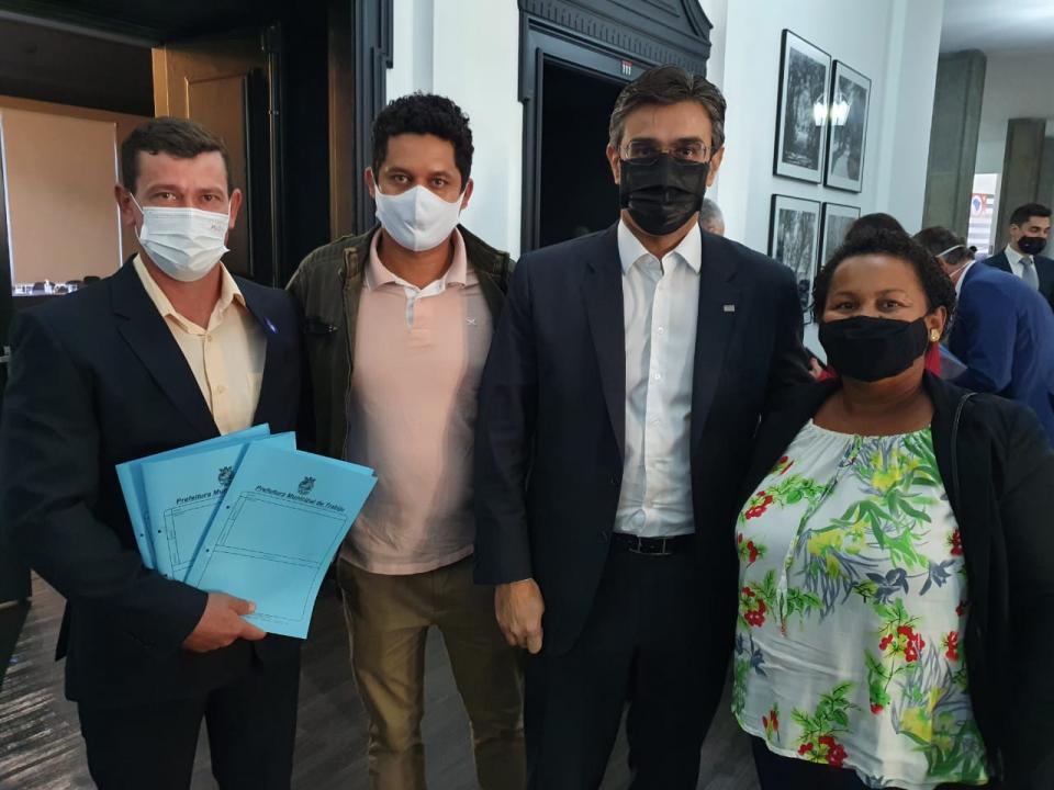 Foto 9 de 10 — Vereadores e prefeito de Trabiju buscam recursos junto ao governo estadual
